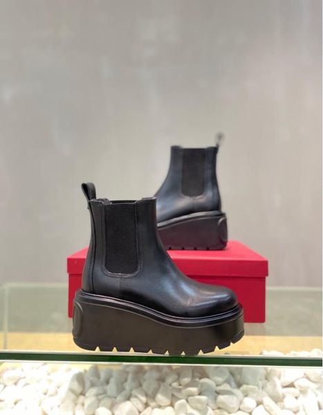 2021 designer muffin thick bottomed chelsea boots v embossed cowhide leather fashion luxury design women's boots 35-39, Black
2021 designer muffin thick bottomed chelsea boots v embossed cowhide leather fashion luxury design women's boots 35-39, Black
