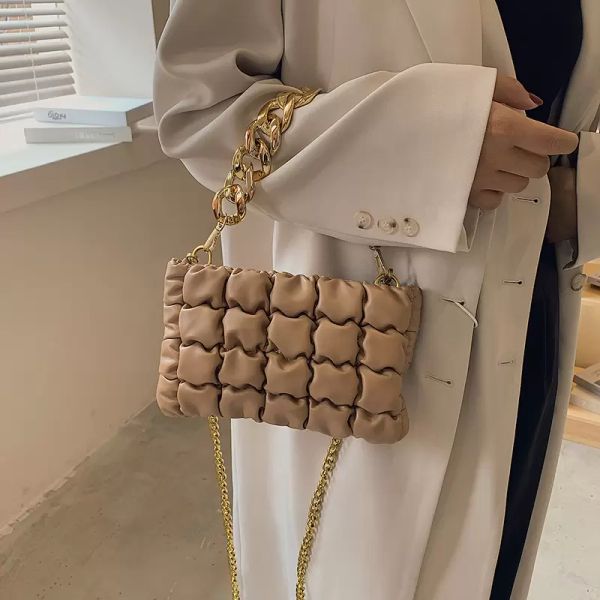 chain portable small square bag european and american plaid thick new ins texture shoulder fashion crossbody women's bag factory price, Black;red
chain portable small square bag european and american plaid thick new ins texture shoulder fashion crossbody women's bag factory price, Black;red