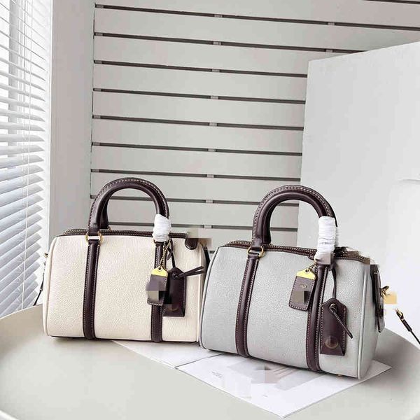 kou 1 c's new portable shoulder msenger large capacity leather women's bag 2022 luxury brand fashion design versatile ladies bags
kou 1 c's new portable shoulder msenger large capacity leather women's bag 2022 luxury brand fashion design versatile ladies bags