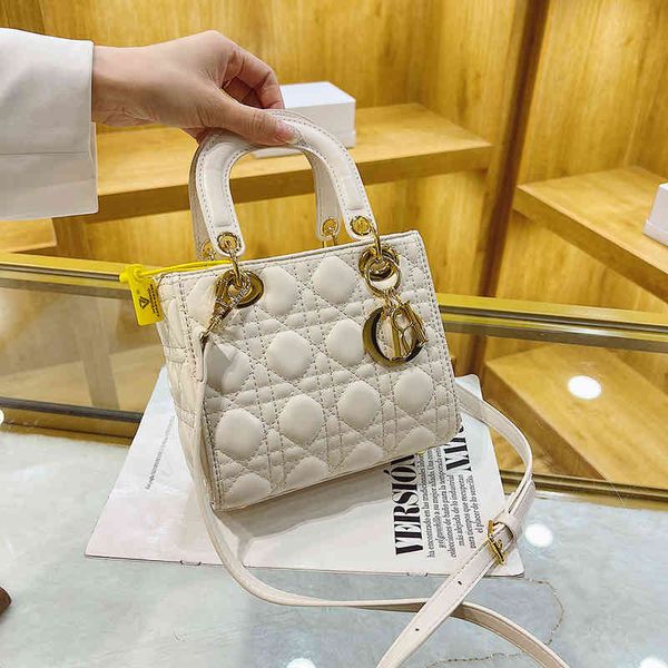 texture small fragrance princess of wales 2022 trend fashion new lingge hand messenger bag leisure and versatile foreign style luxury design
texture small fragrance princess of wales 2022 trend fashion new lingge hand messenger bag leisure and versatile foreign style luxury design