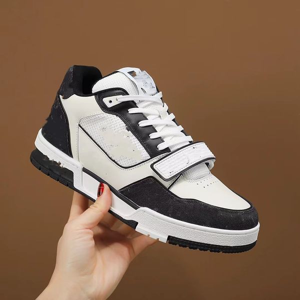 2023 luxury famous runner mens sneakers shoes low-calfskin trainers white black famous skateboard 0502
2023 luxury famous runner mens sneakers shoes low-calfskin trainers white black famous skateboard 0502