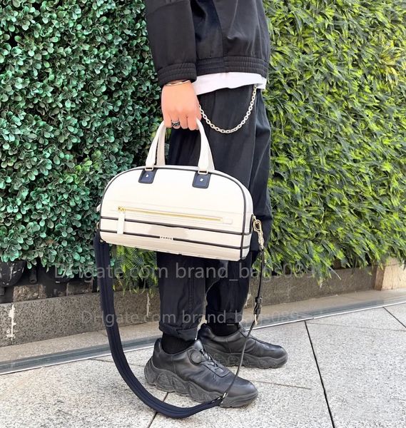 2022 vibe bowling bag luxury designer retro sporty tote semicircular outline soft genuine leather crossbody bags stylish simple large capaci
2022 vibe bowling bag luxury designer retro sporty tote semicircular outline soft genuine leather crossbody bags stylish simple large capaci