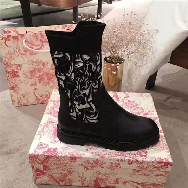 2021 the latest winter boots warm electronic embroidery matching letters round head middle long boots martin platform leather shoe225s, Black
2021 the latest winter boots warm electronic embroidery matching letters round head middle long boots martin platform leather shoe225s, Black