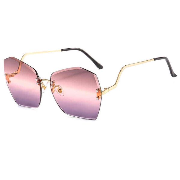 men's ladies brand sunglasses wholesale new with irregular personalized curved women's large frame, White;black
men's ladies brand sunglasses wholesale new with irregular personalized curved women's large frame, White;black