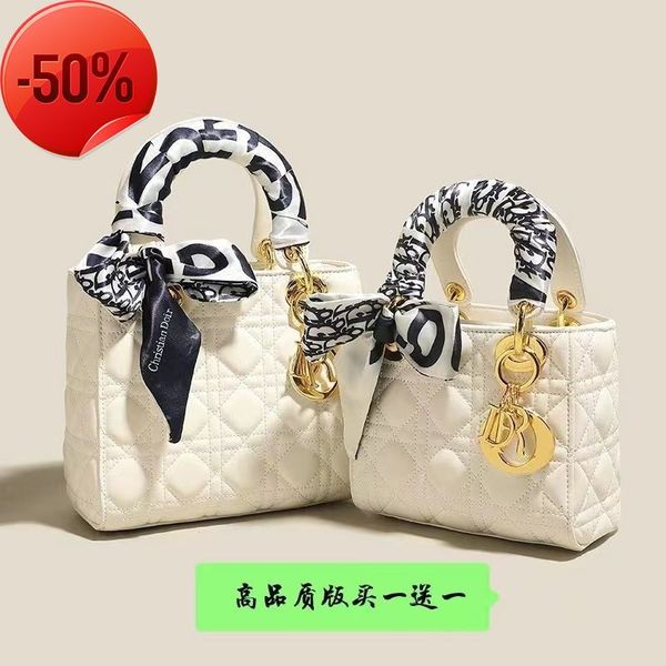 designer bags counter small new diagonal hand-held diana lingge smalltote bag purses ladies handbags factory wholesale low price
designer bags counter small new diagonal hand-held diana lingge smalltote bag purses ladies handbags factory wholesale low price
