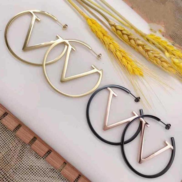 never fading big size extravagant design studs gold black rose colors stainless steel earrings v letter trendy hoop printed women jewelry, Golden;silver
never fading big size extravagant design studs gold black rose colors stainless steel earrings v letter trendy hoop printed women jewelry, Golden;silver