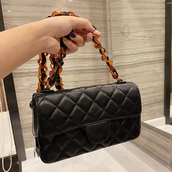 2022ss classic flap bags matelasse acrylic chains crossbody shoulder calfskin large capacity womens designers outdoor sacoche multi pochette
2022ss classic flap bags matelasse acrylic chains crossbody shoulder calfskin large capacity womens designers outdoor sacoche multi pochette