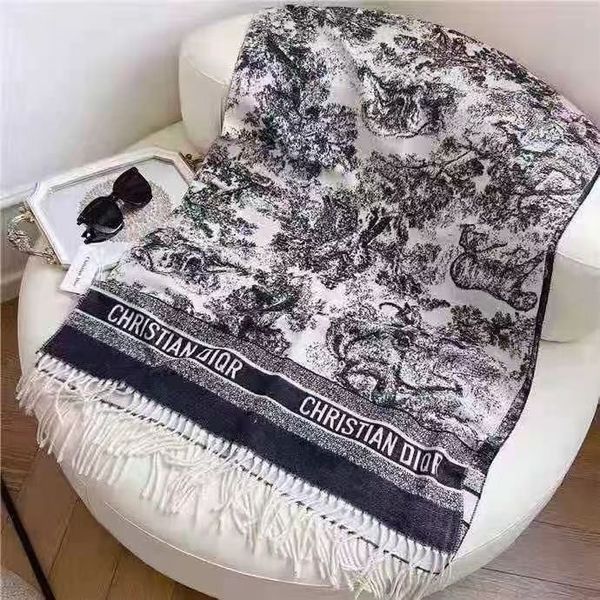 zhao liying's same d family cashmere rabbit double-sided design shawl scarf is super large multifunctional and versatile in spring, Blue;gray
zhao liying's same d family cashmere rabbit double-sided design shawl scarf is super large multifunctional and versatile in spring, Blue;gray