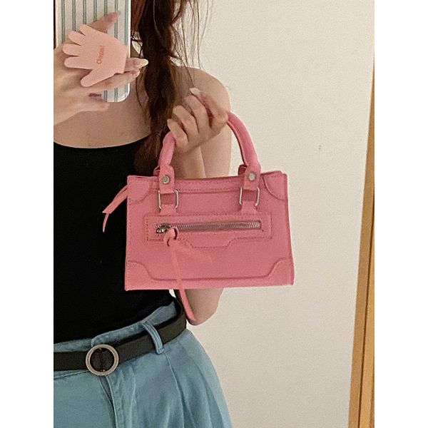 designer bags korean portable women's summer 2022 new fashion small square texture niche versatile ins one shoulder messenger
designer bags korean portable women's summer 2022 new fashion small square texture niche versatile ins one shoulder messenger