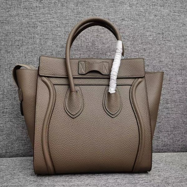 5a 2022 new handbag smiley luxury designer women's bag pure leather one shoulder messenger classic fashion retro brand bucket bag origi
5a 2022 new handbag smiley luxury designer women's bag pure leather one shoulder messenger classic fashion retro brand bucket bag origi