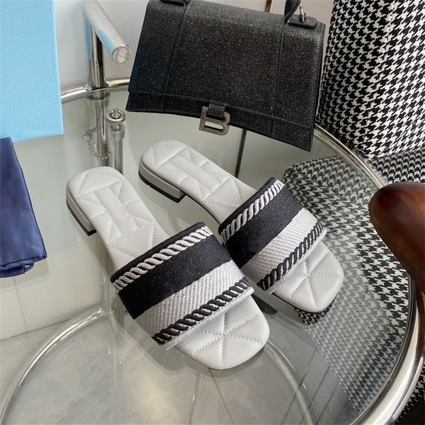 the latest embroidered flat slippers leisure super soft sheepskin women shoes leather outsole low heel slippers size 35-41, Black
the latest embroidered flat slippers leisure super soft sheepskin women shoes leather outsole low heel slippers size 35-41, Black
