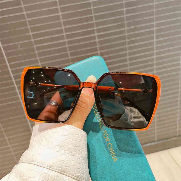 2022 new women's tr lightweight large frame sunglass with thin personality, polarized street pgraphy, travel fashion glass and sunglass, White;black
2022 new women's tr lightweight large frame sunglass with thin personality, polarized street pgraphy, travel fashion glass and sunglass, White;black