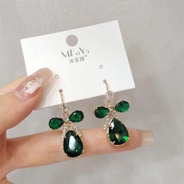 dangle & chandelier european and american fashion water drop earrings women's copper inlaid zircon ear buckles fashionable high-end acc, Silver
dangle & chandelier european and american fashion water drop earrings women's copper inlaid zircon ear buckles fashionable high-end acc, Silver