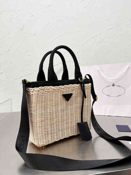 bag ladies spring summer vacation style straw tote cabbage basket with box size 20*24cm
bag ladies spring summer vacation style straw tote cabbage basket with box size 20*24cm