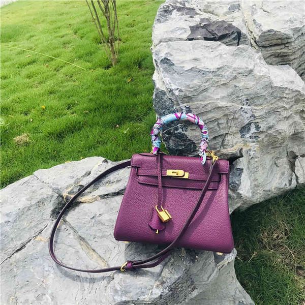 leather herme purple lychee grain head layer cow leather portable one shoulder messenger bag
leather herme purple lychee grain head layer cow leather portable one shoulder messenger bag