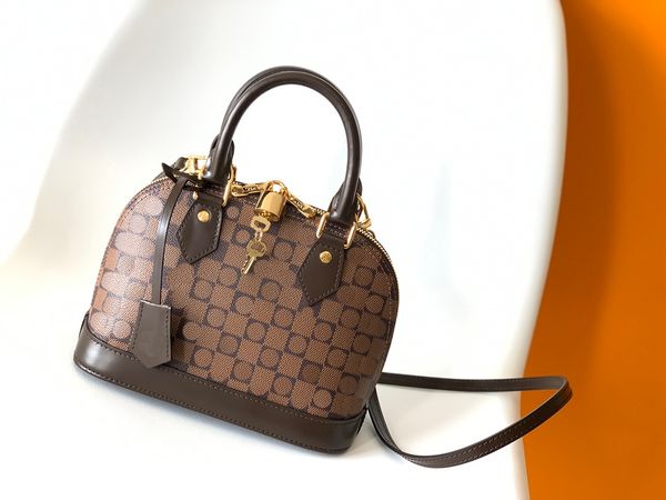 2022 luxury designer women shoulder bags messenger bags leather totes purses wallets messenger bags with lock keys
2022 luxury designer women shoulder bags messenger bags leather totes purses wallets messenger bags with lock keys