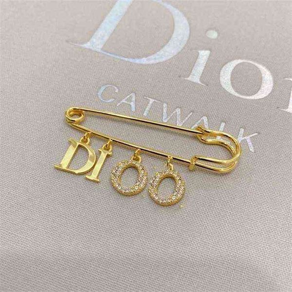 50% off online new letter inlaid diamond brooch women's high version brass material fashion net red same, Gray
50% off online new letter inlaid diamond brooch women's high version brass material fashion net red same, Gray