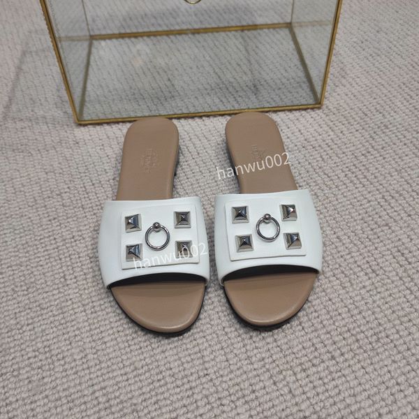 2022 designer new slippers for fashionable comfortable foot feel beach walks daily leisure dating choose slippers size34-42, Black
2022 designer new slippers for fashionable comfortable foot feel beach walks daily leisure dating choose slippers size34-42, Black