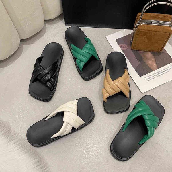 cross woven bread thick soled roman sandals women's 2022 style square head fashion outer beach shoes, Black
cross woven bread thick soled roman sandals women's 2022 style square head fashion outer beach shoes, Black