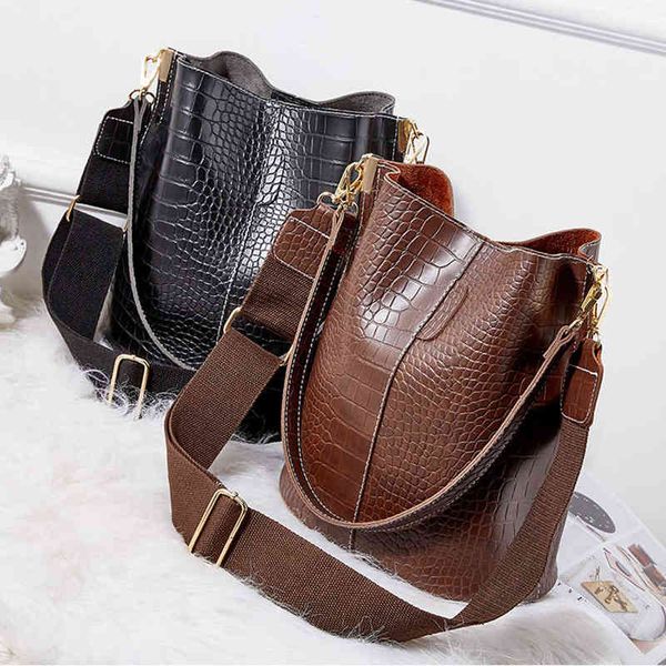 evening bags leather crossbody women largecapacity patchwork fashion bucket pattern shoulder messenger handbag 220630
evening bags leather crossbody women largecapacity patchwork fashion bucket pattern shoulder messenger handbag 220630