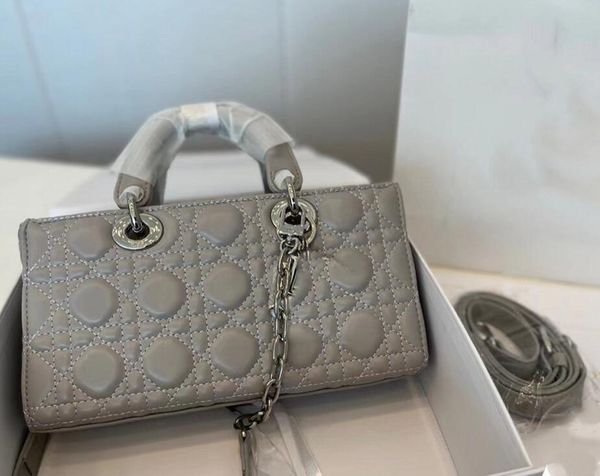 shoulder bag lady diamond lattice handbag chains purse shoulder crossbody bags embroidery womens brand letter printed handle totes
shoulder bag lady diamond lattice handbag chains purse shoulder crossbody bags embroidery womens brand letter printed handle totes