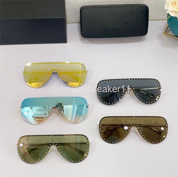 sunglasses personalized head goggles sunglasses fashion rivet large frame ve30, White;black
sunglasses personalized head goggles sunglasses fashion rivet large frame ve30, White;black