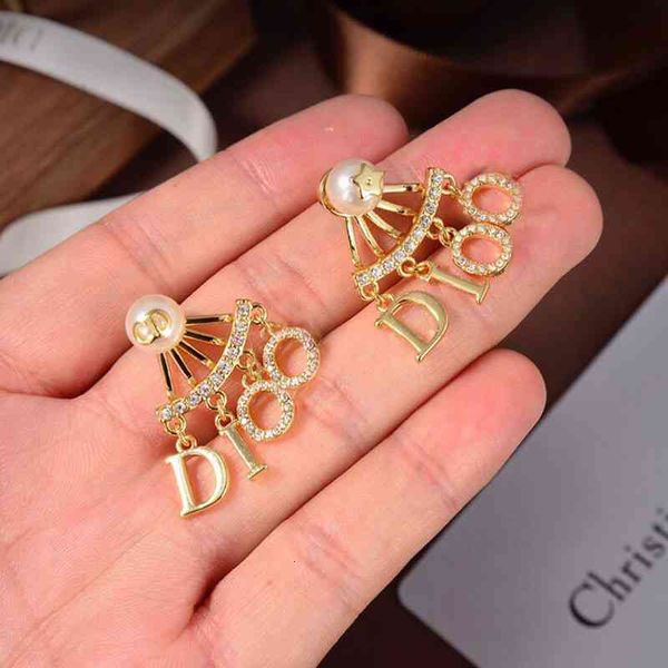 factory retail and wholesale1d family gold cd letter earrings 2022 new dijia net red back hanging pearl earrings01, Golden
factory retail and wholesale1d family gold cd letter earrings 2022 new dijia net red back hanging pearl earrings01, Golden