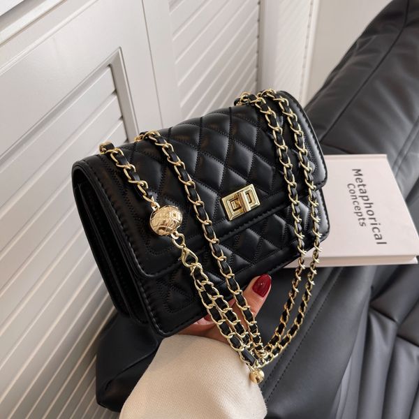 cowhide shoulder bags chains axillary bag thread clutch bags genuine leather plain letter hasp hardware fashion flap wallet large capacity, Black;red
cowhide shoulder bags chains axillary bag thread clutch bags genuine leather plain letter hasp hardware fashion flap wallet large capacity, Black;red