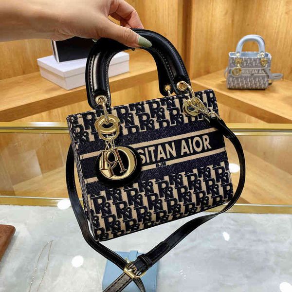 explosive models 60% off 2022 new fashion handbags advanced sense foreign style portable princess
explosive models 60% off 2022 new fashion handbags advanced sense foreign style portable princess