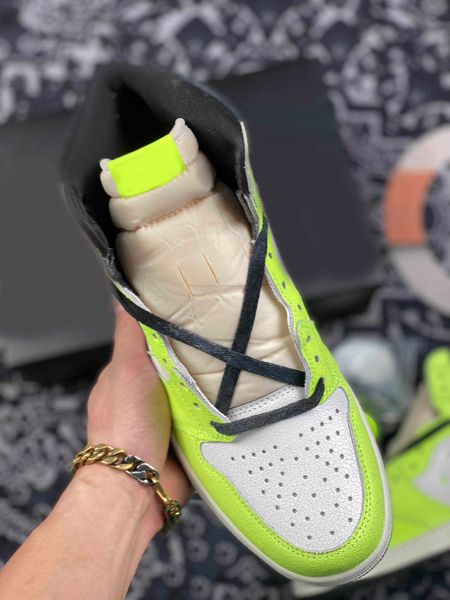 2022 air authentic 1 high og visionaire basketball shoes volt black sail cracked leather sneakers outdoor chicago reimagined retro men women
2022 air authentic 1 high og visionaire basketball shoes volt black sail cracked leather sneakers outdoor chicago reimagined retro men women