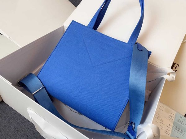 the new listing show style wholesale cross body bag shoulder bags retro casual high-quality high capacity classic style luxury handbag
the new listing show style wholesale cross body bag shoulder bags retro casual high-quality high capacity classic style luxury handbag
