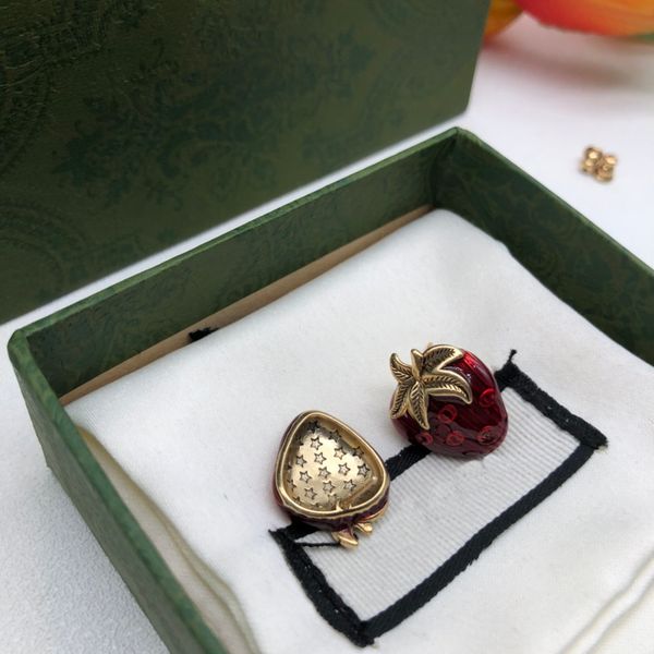 2022 brand original jewelry designer stud ear new red strawberry ladies personalized high-end earrings, Golden;silver
2022 brand original jewelry designer stud ear new red strawberry ladies personalized high-end earrings, Golden;silver