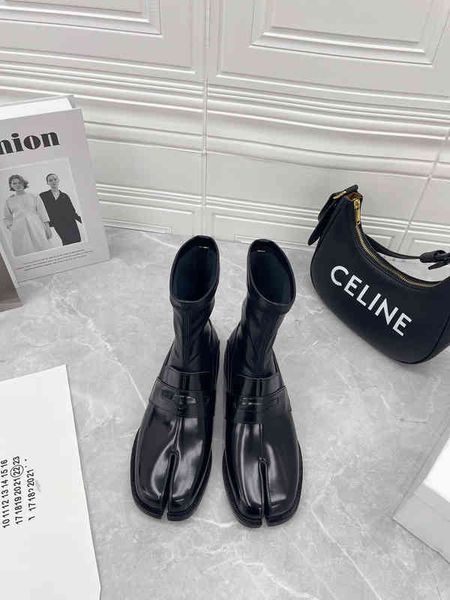 boots m6 patent leather split toe flat shoes net red ins pig british wind tube short boots socks, Black 
boots m6 patent leather split toe flat shoes net red ins pig british wind tube short boots socks, Black