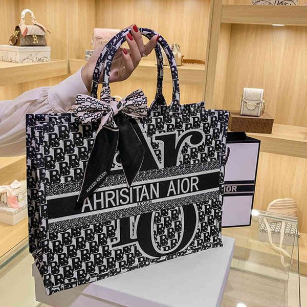summer bag women's large capacity 2022 new spice girl atmosphere handbag european and american versatile one shoulder underarm tote bag
summer bag women's large capacity 2022 new spice girl atmosphere handbag european and american versatile one shoulder underarm tote bag