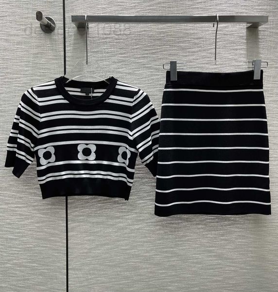 two piece dress designer cozok european goods new products in spring and summer 22 white beauty black stripes contrast color fashion casual
two piece dress designer cozok european goods new products in spring and summer 22 white beauty black stripes contrast color fashion casual