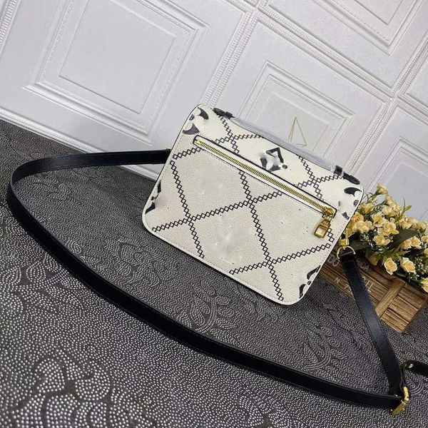 easy pouch on strap cross body bag creme white monog leather m40780 arizona beige quilted diagonal pattern chain designers womens handbags
easy pouch on strap cross body bag creme white monog leather m40780 arizona beige quilted diagonal pattern chain designers womens handbags
