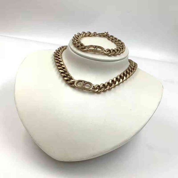 2022 women's fashion all-match high-quality new personality necklace brand wholesale home di letter gold net red earrings bracelet set, Silver
2022 women's fashion all-match high-quality new personality necklace brand wholesale home di letter gold net red earrings bracelet set, Silver