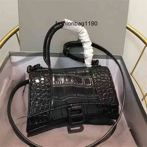 handbags balencaigass fashion bags version high bag b family hourglass crocodile leather women's 2022 b-button single shoulder messe
handbags balencaigass fashion bags version high bag b family hourglass crocodile leather women's 2022 b-button single shoulder messe