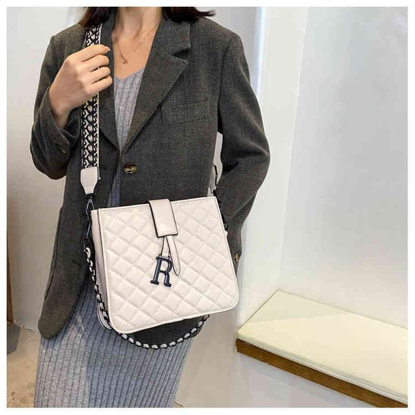 %100 tide brand fashion ladies handbag shoulder bag factory outlet texture chain women's new and winter small style one
%100 tide brand fashion ladies handbag shoulder bag factory outlet texture chain women's new and winter small style one
