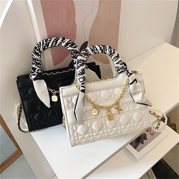red xiaoxiangfeng portable princess new high-grade fashion versatile lingge chain pearl clearance outlet sale
red xiaoxiangfeng portable princess new high-grade fashion versatile lingge chain pearl clearance outlet sale