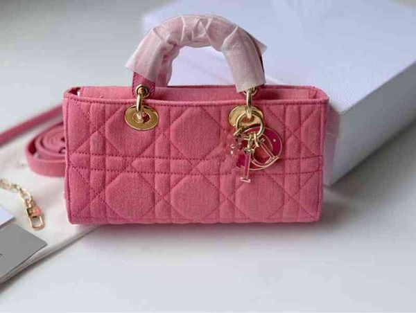 factory online export designer tide brand ladies bag the new version of girls' hand-held one shoulder messenger is fashionable and vers
factory online export designer tide brand ladies bag the new version of girls' hand-held one shoulder messenger is fashionable and vers