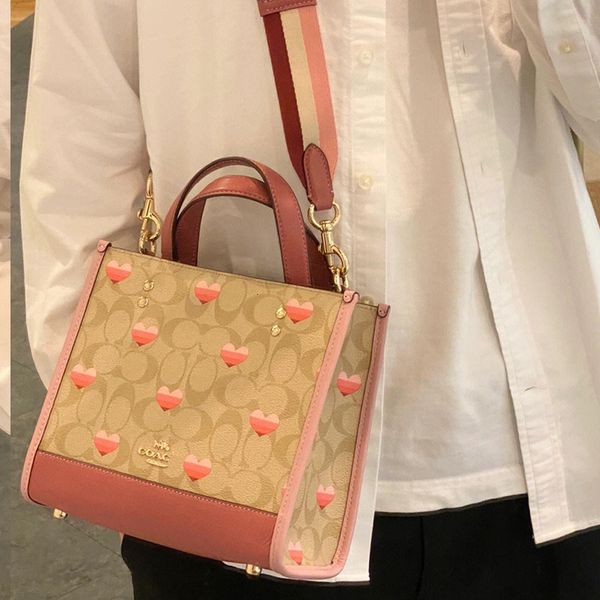 designer bags 22 new qixi valentine's day pink love field 22 tote gradient stripe old flower portable shopping
designer bags 22 new qixi valentine's day pink love field 22 tote gradient stripe old flower portable shopping