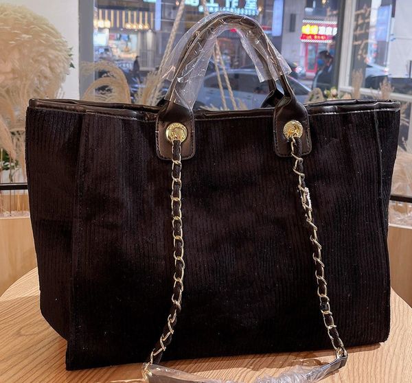 designer brand new hand embroidered beach bag large capacity fashion chain shoulder bag woven canvas
designer brand new hand embroidered beach bag large capacity fashion chain shoulder bag woven canvas