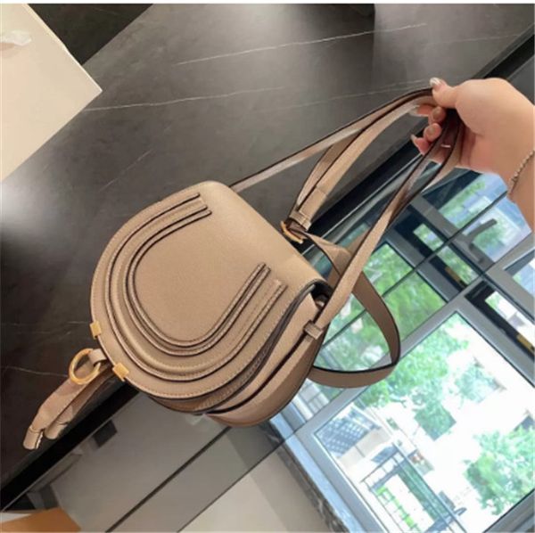 new 2022 classic luxury messenger bags wholesale designers women genuine cowskin leather cloe mini marcie shoulder saddl, Black
new 2022 classic luxury messenger bags wholesale designers women genuine cowskin leather cloe mini marcie shoulder saddl, Black