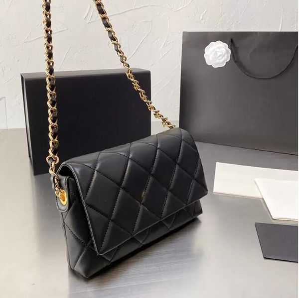 2022ss summer classic mini flap letter chain bag matelasse quilted vintage fashion crossbody shoulder cosmetic designers clutch luxury_handb
2022ss summer classic mini flap letter chain bag matelasse quilted vintage fashion crossbody shoulder cosmetic designers clutch luxury_handb