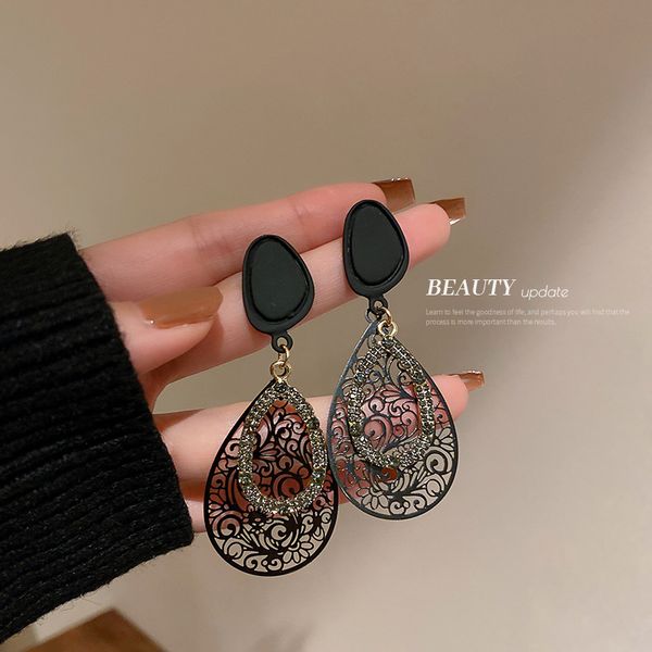 silver needle hollow pattern water drop vintage earrings korean exaggerated temperamental earrings niche metal cold style eardrop for women, Golden
silver needle hollow pattern water drop vintage earrings korean exaggerated temperamental earrings niche metal cold style eardrop for women, Golden