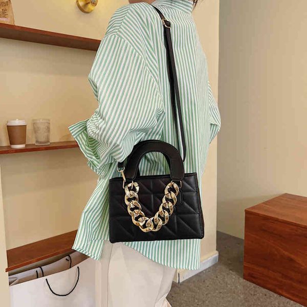 female 2022 summer new fashion chain personalized bag versatile high-grade texture one shoulder small square bag
female 2022 summer new fashion chain personalized bag versatile high-grade texture one shoulder small square bag