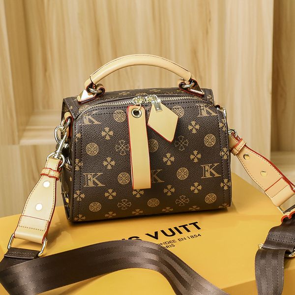 designer luxury cross shoulder bag fashion print bags pillow mini underarm bag banquet niche
designer luxury cross shoulder bag fashion print bags pillow mini underarm bag banquet niche