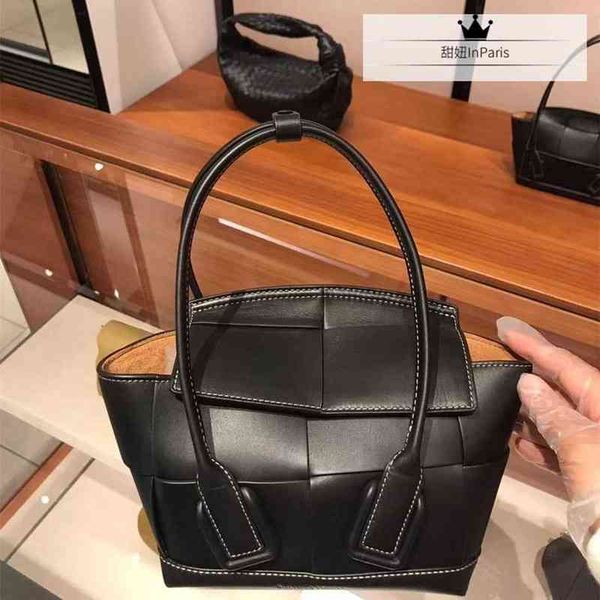 designer women bottegass handbags venetas women's arco woven smooth leather one shoulder handbag
designer women bottegass handbags venetas women's arco woven smooth leather one shoulder handbag