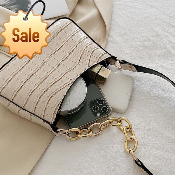simple outdoor women's women fashion temperament messenger leather shoulder bags
simple outdoor women's women fashion temperament messenger leather shoulder bags